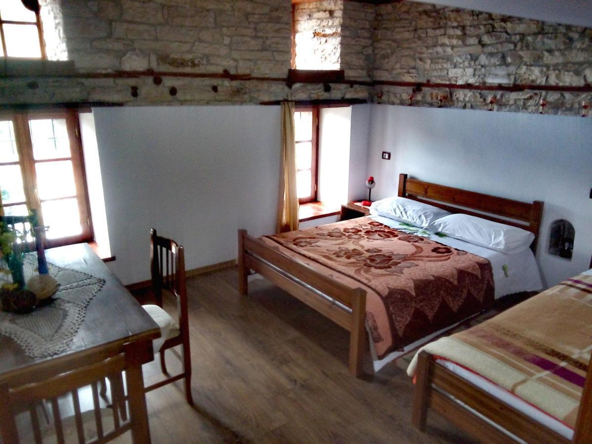 Ruols Guesthouse Гирокастра Экстерьер фото