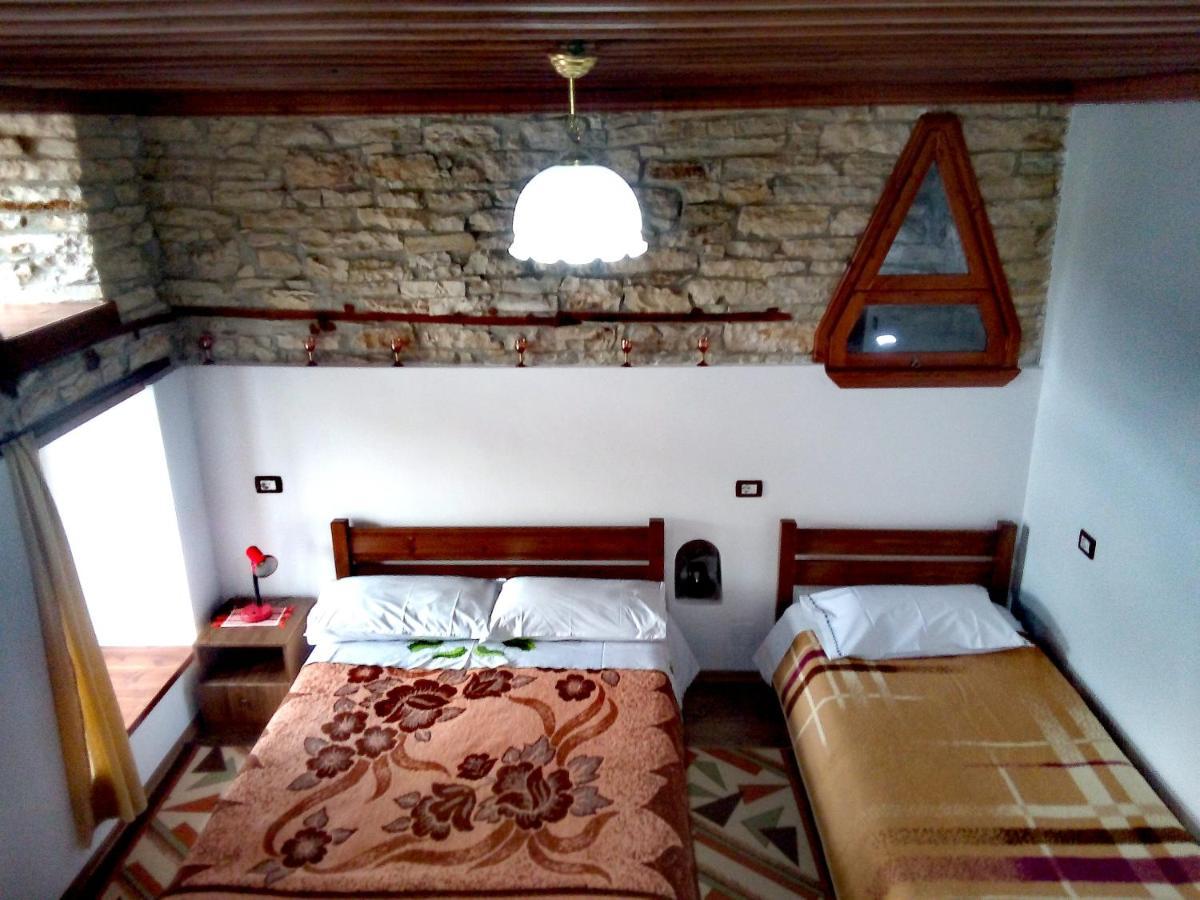 Ruols Guesthouse Гирокастра Экстерьер фото