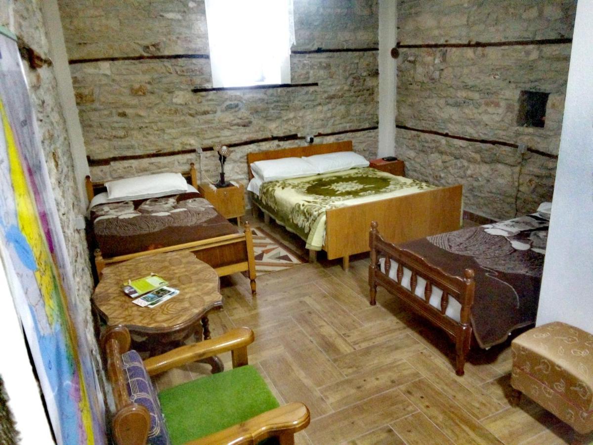Ruols Guesthouse Гирокастра Экстерьер фото