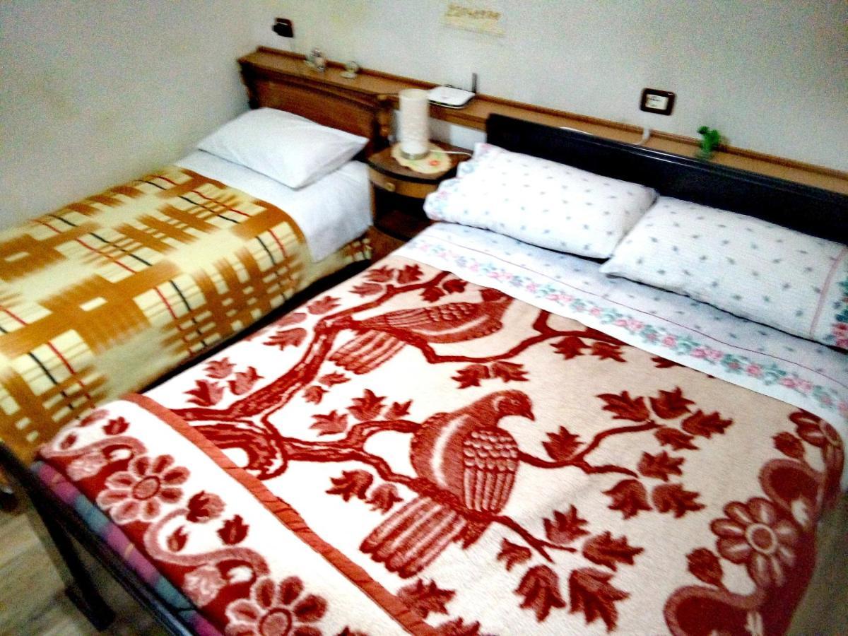 Ruols Guesthouse Гирокастра Экстерьер фото