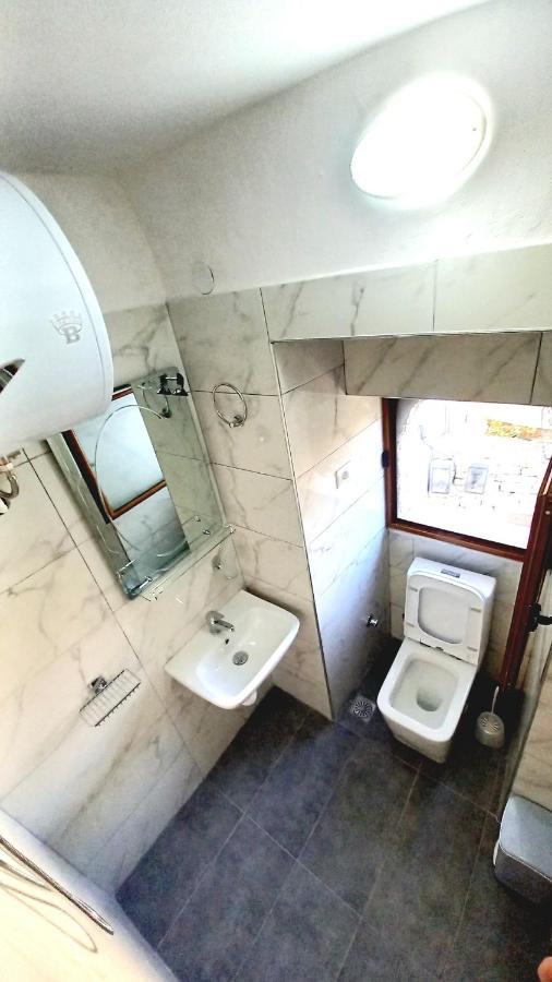 Ruols Guesthouse Гирокастра Экстерьер фото